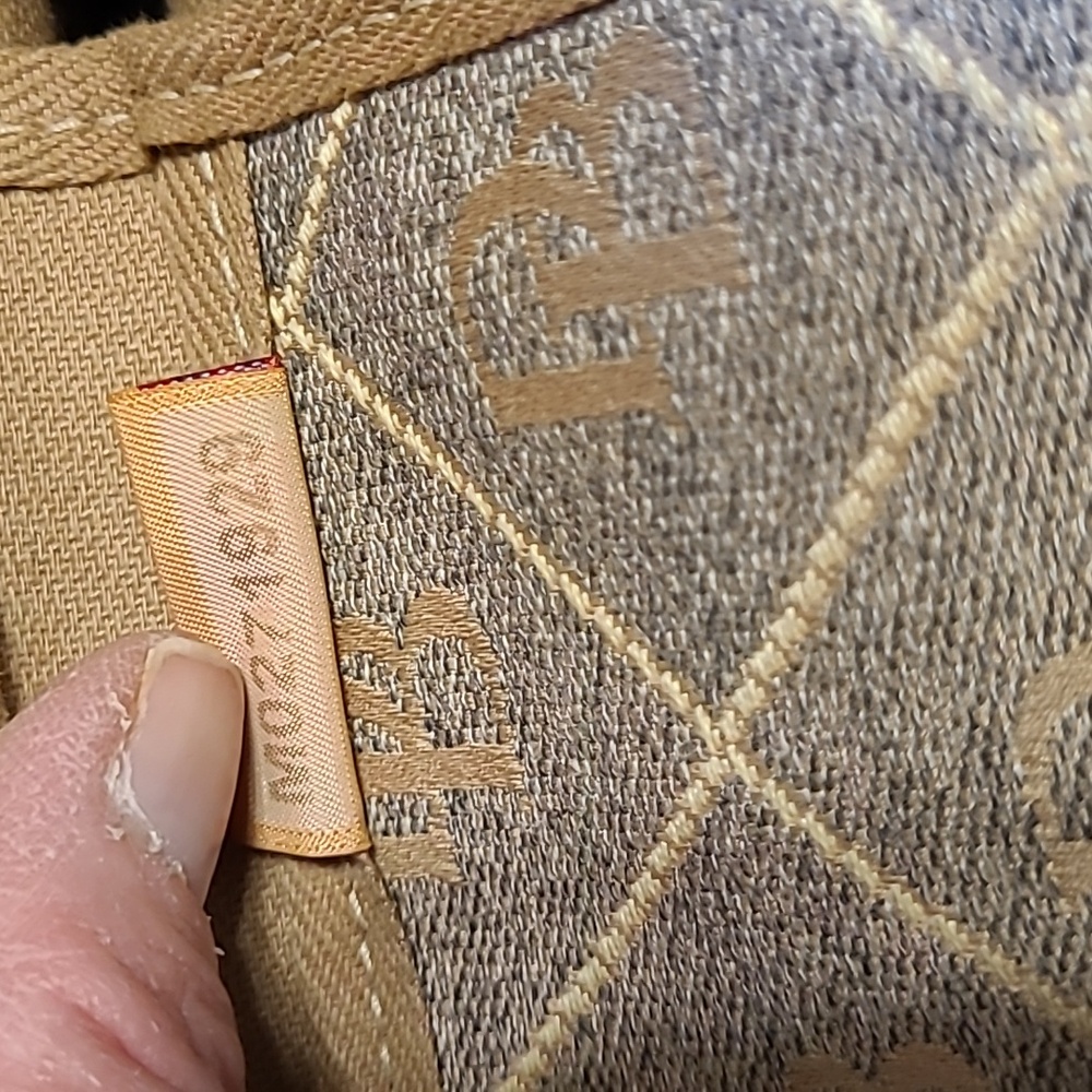 Dooney & Bourke Handbag, Pre-loved. - Picture 12 of 12